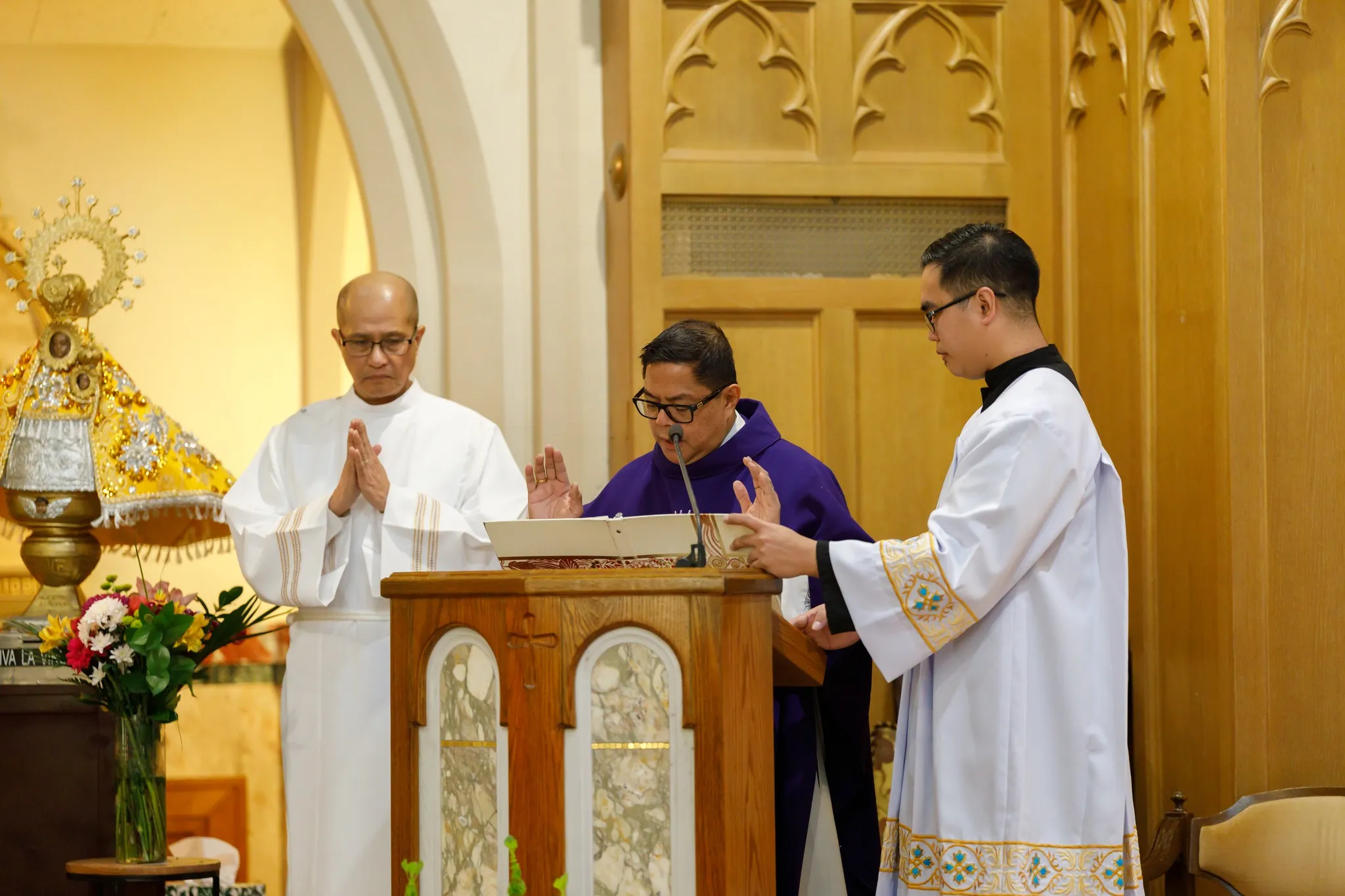 Unang Linggo sa Panahon ng Pagdating ng Panginoon (Adbiyento)” Sumunod Tayo sa Liwanag ng Panginoon” Paring Tagapagdiwang, Reberendo Padre Arjay Abanto